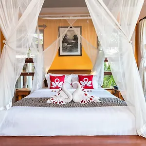 3* Parco vacanze Aryaswara